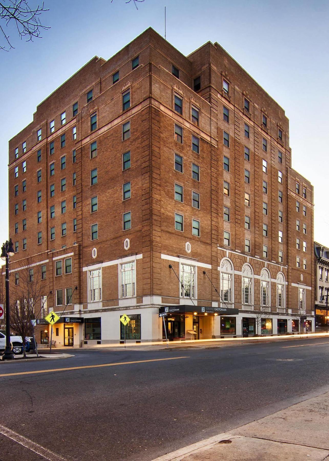 Grand Eastonian Hotel & Suites Easton Exterior foto